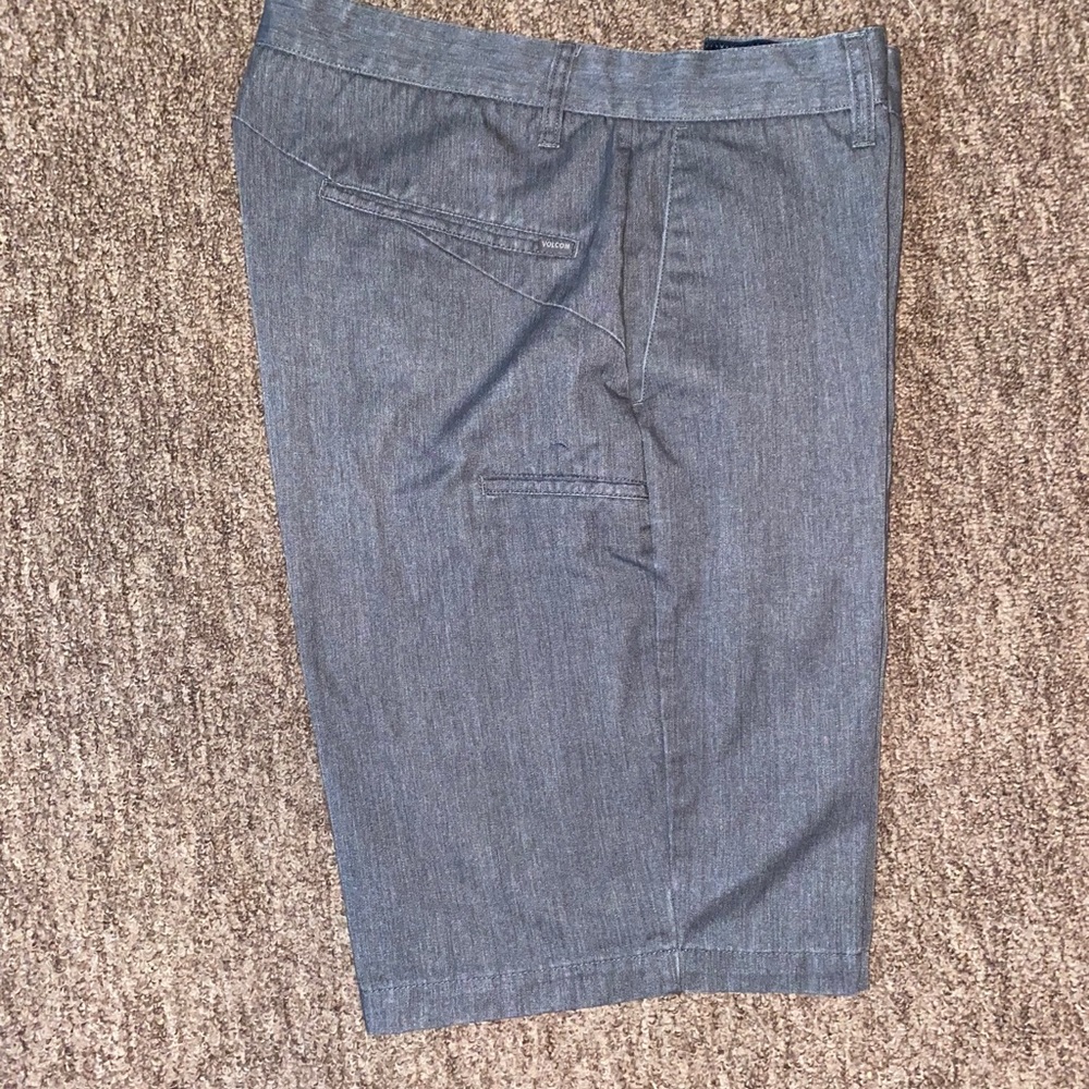 Volcom shorts - Picture 3 of 4